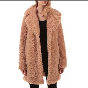 KENSIE • Reversible Faux Shearling Notch Collar Coat in Nude, size medium